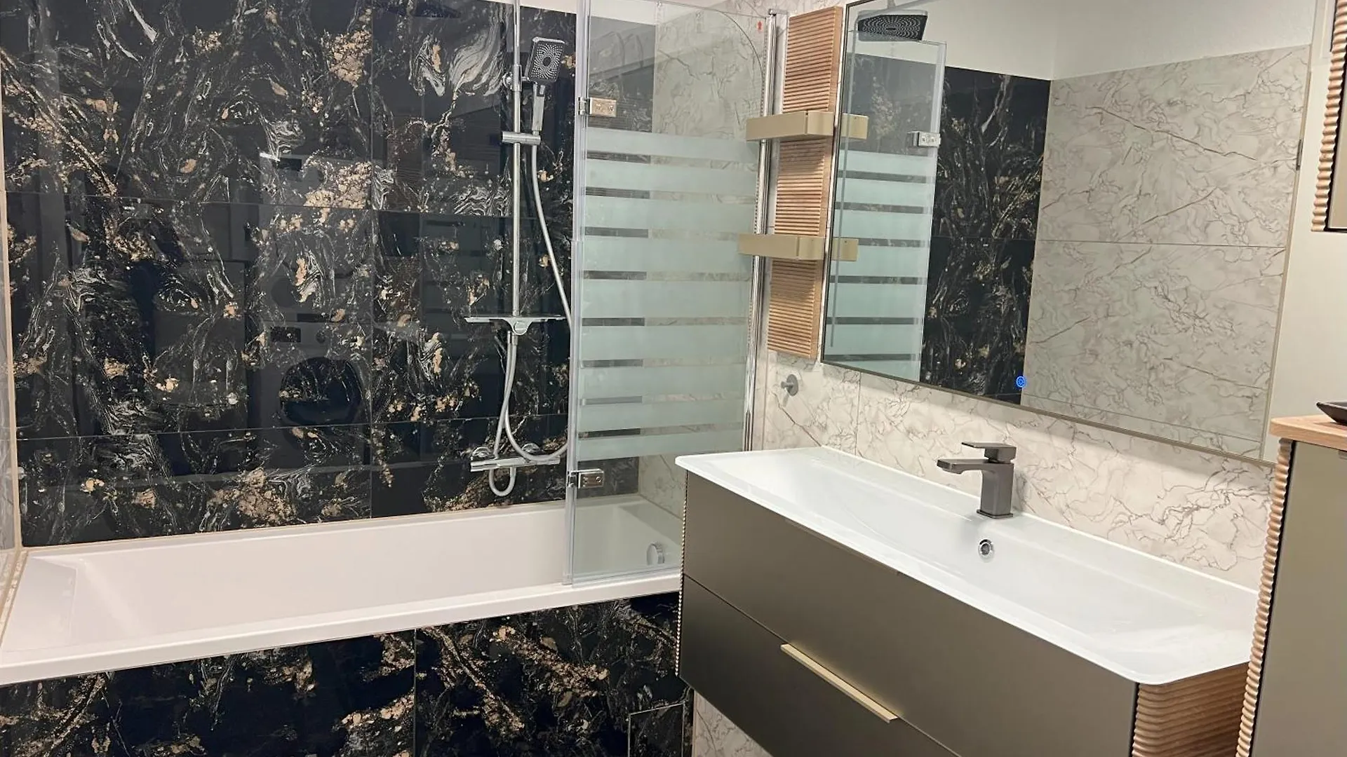 דיסלדורף Luxuswohnung In Niederkassel דירה